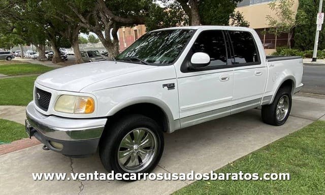 Camioneta usada Ford F-150 doble cabina blanca 2001 en venta barata