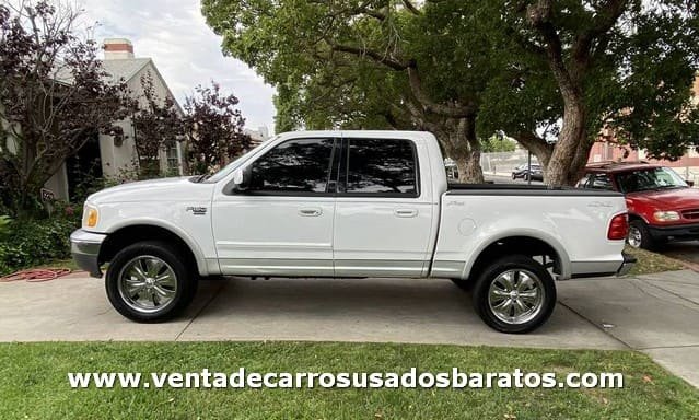 Camioneta usada Ford F-150 doble cabina blanca 2001 en venta barata